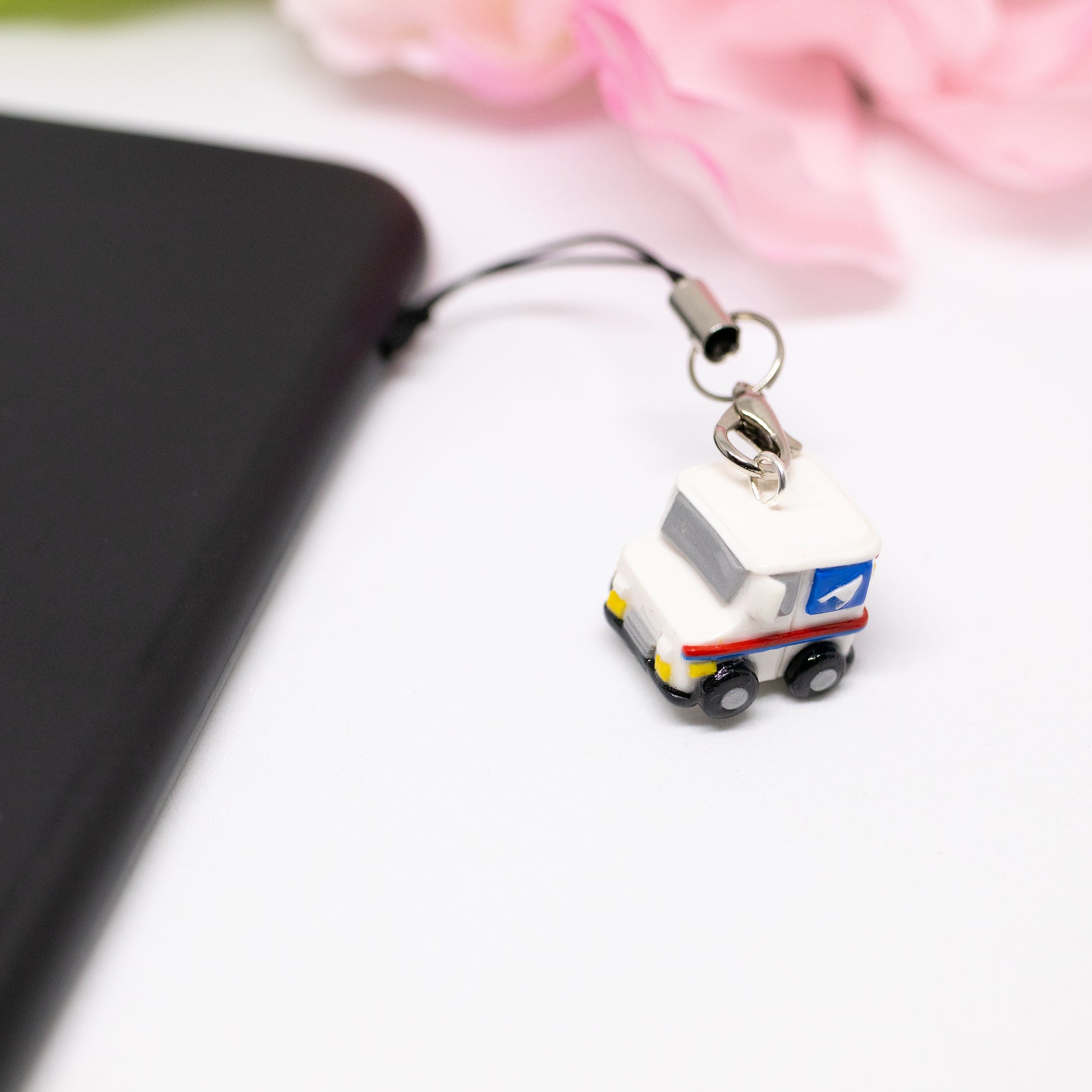 A tiny charm replica of an all too familiar truck that we see every day. Inspired by the USPS, this kawaii postal truck is boxy and cute with details on each side!