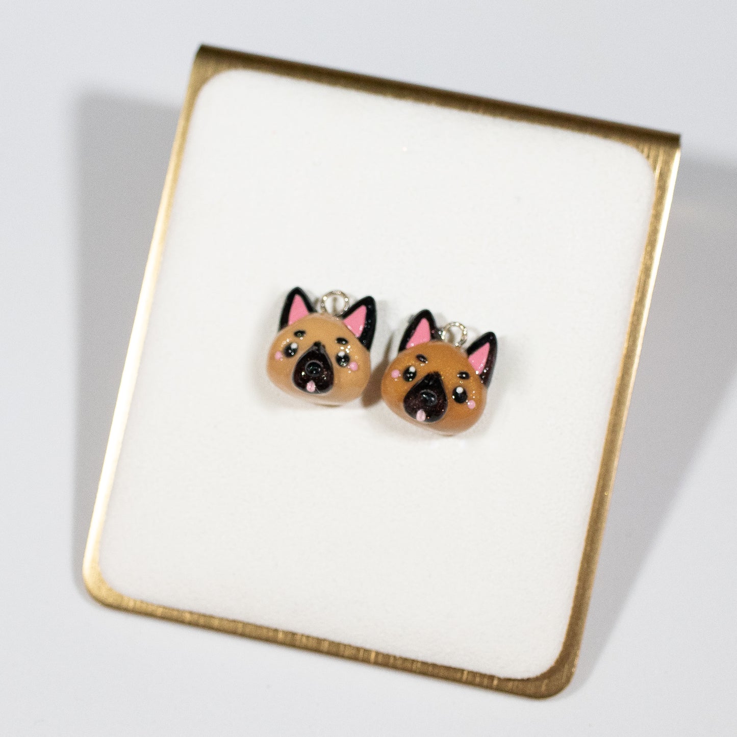 Cute and simple German shepherd charms! 🐾 These little charms have blushing cheeks and a tongue that sticks out. Size: 0.625” tall x 0.5” wide