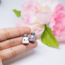 Load image into Gallery viewer, Salt n&#39; Pepper BFF Couple Pair Polymer Clay Charms
